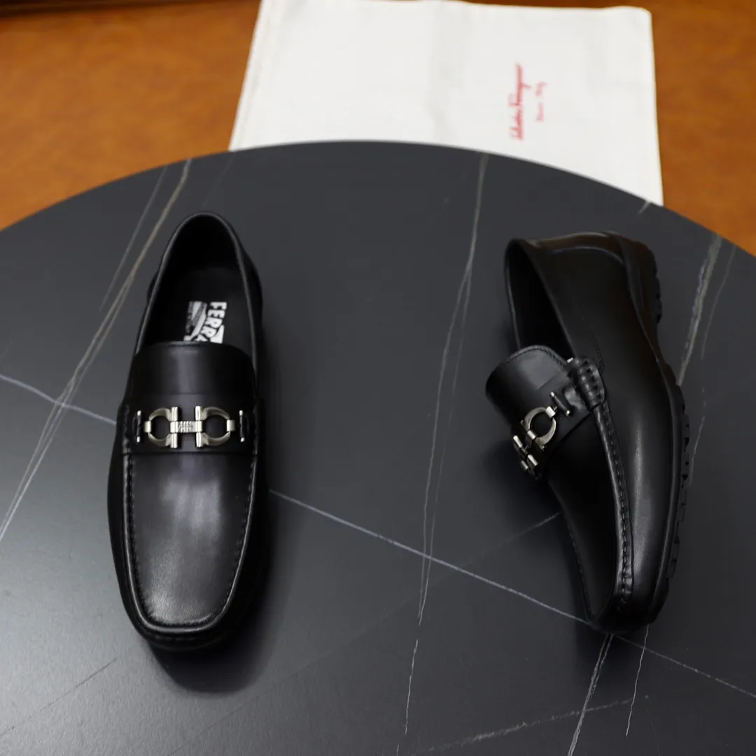 Men's shoes: 260🙅‍♂️🙅‍♂️🙅‍♂️Niuli Brand: Ferragamo Standard code: Men's code 38/44 (45 customized) Grade: Same as the official website Material: Original imported cowhide leather lining Original wear-resistant lightweight outsole Style category: Men's casual slip-on shoes Distinguished luxury brand elements top luxury Color: Actual picture color